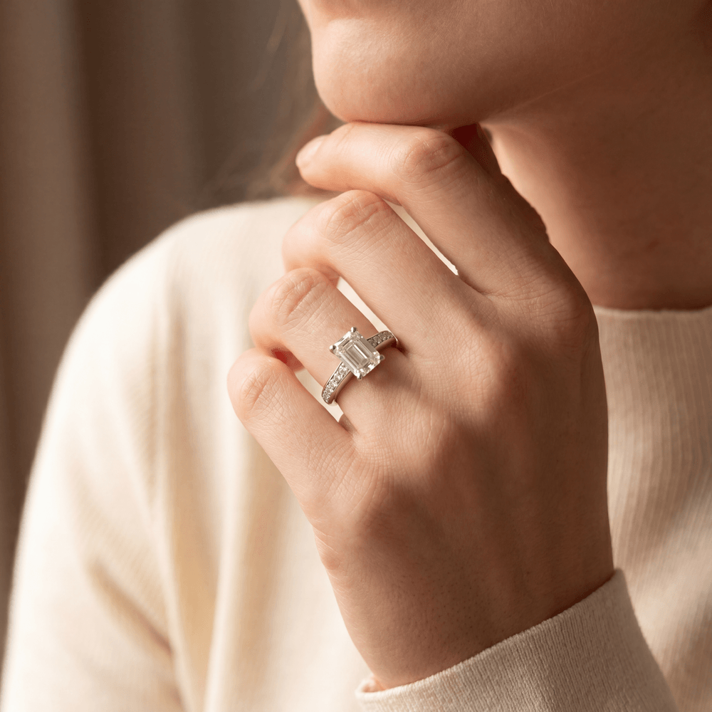 1.00 CT EMERALD SOLITAIRE RING